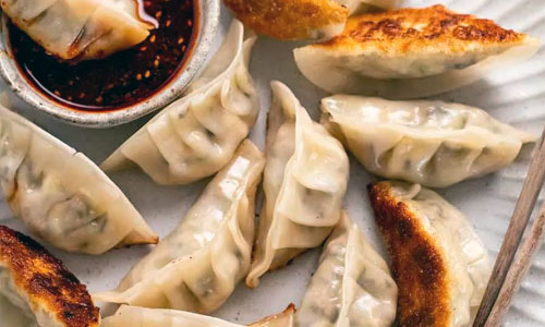 Steamed and pan-fried vegetable potstickers